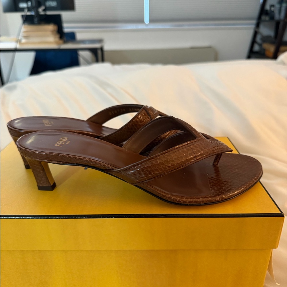 Fendi Women's Fling Leather Brown Sandals - Picture 2 of 8
